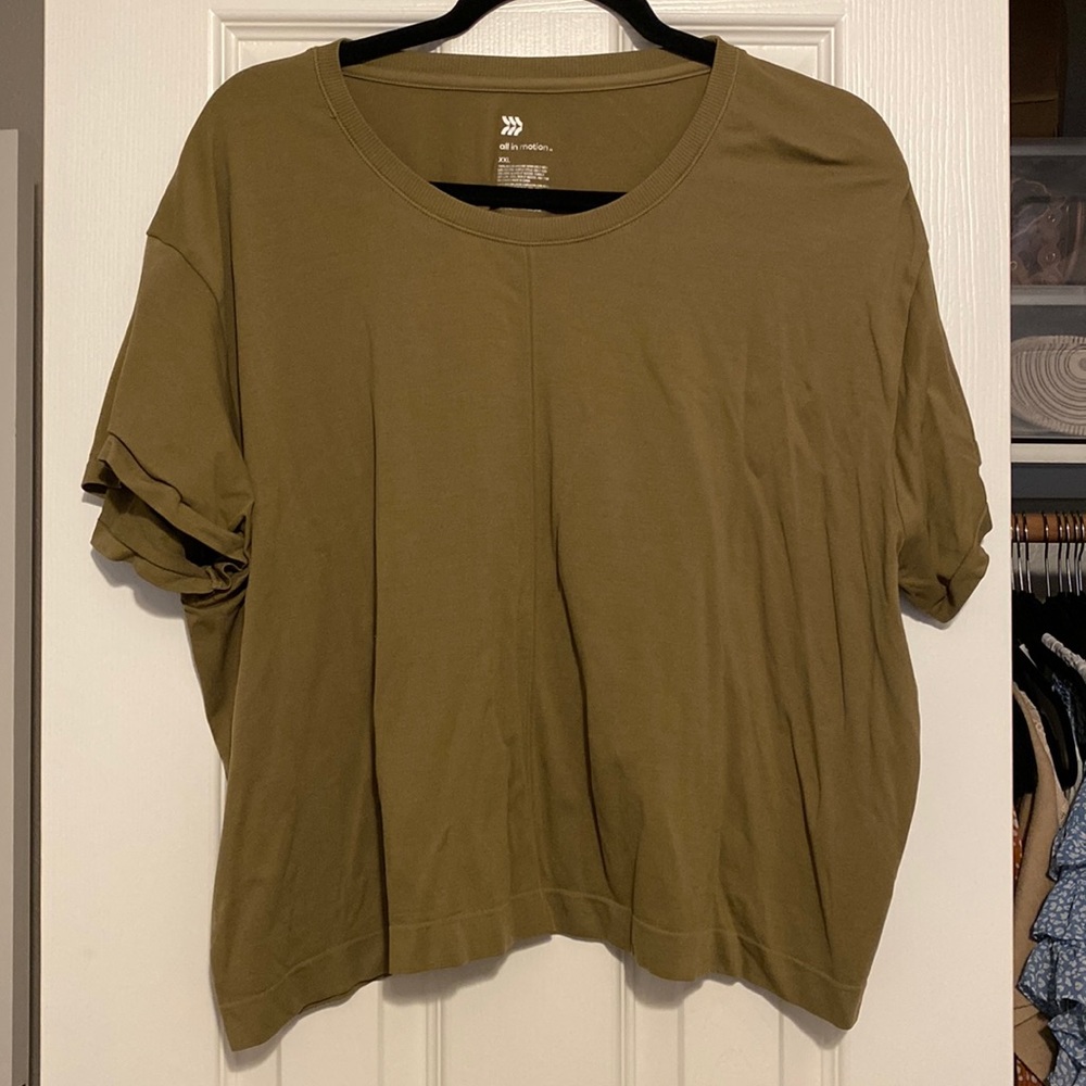Cropped athletic tee